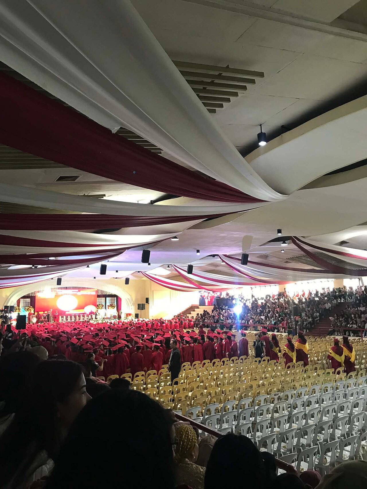 Kodėl diplomas nebegarantuoja didesnio atlyginimo